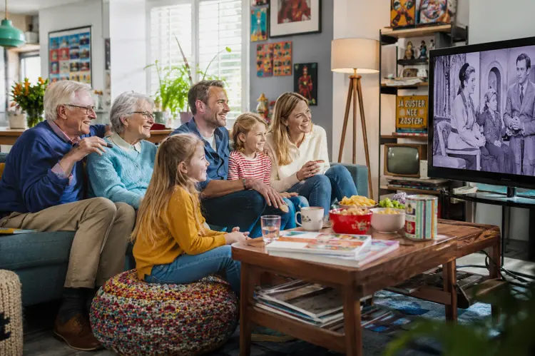 Samen genieten van tv-programma's van vroeger.